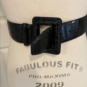 Elegant Black Croc-Embossed Belt